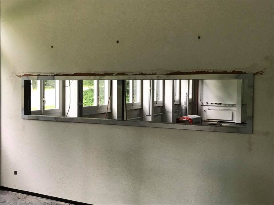 Der Fensterausschnitt zur Werkstatt